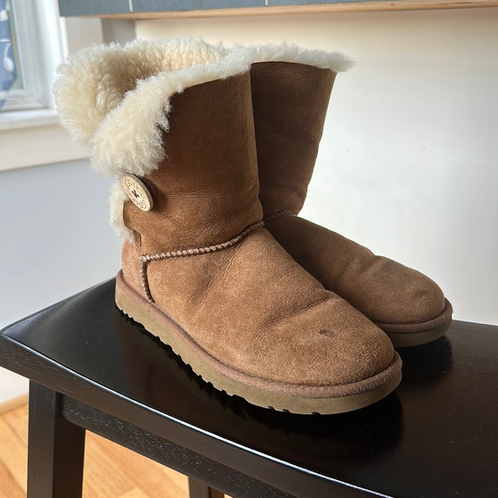 UGG Chestnut Bailey Button